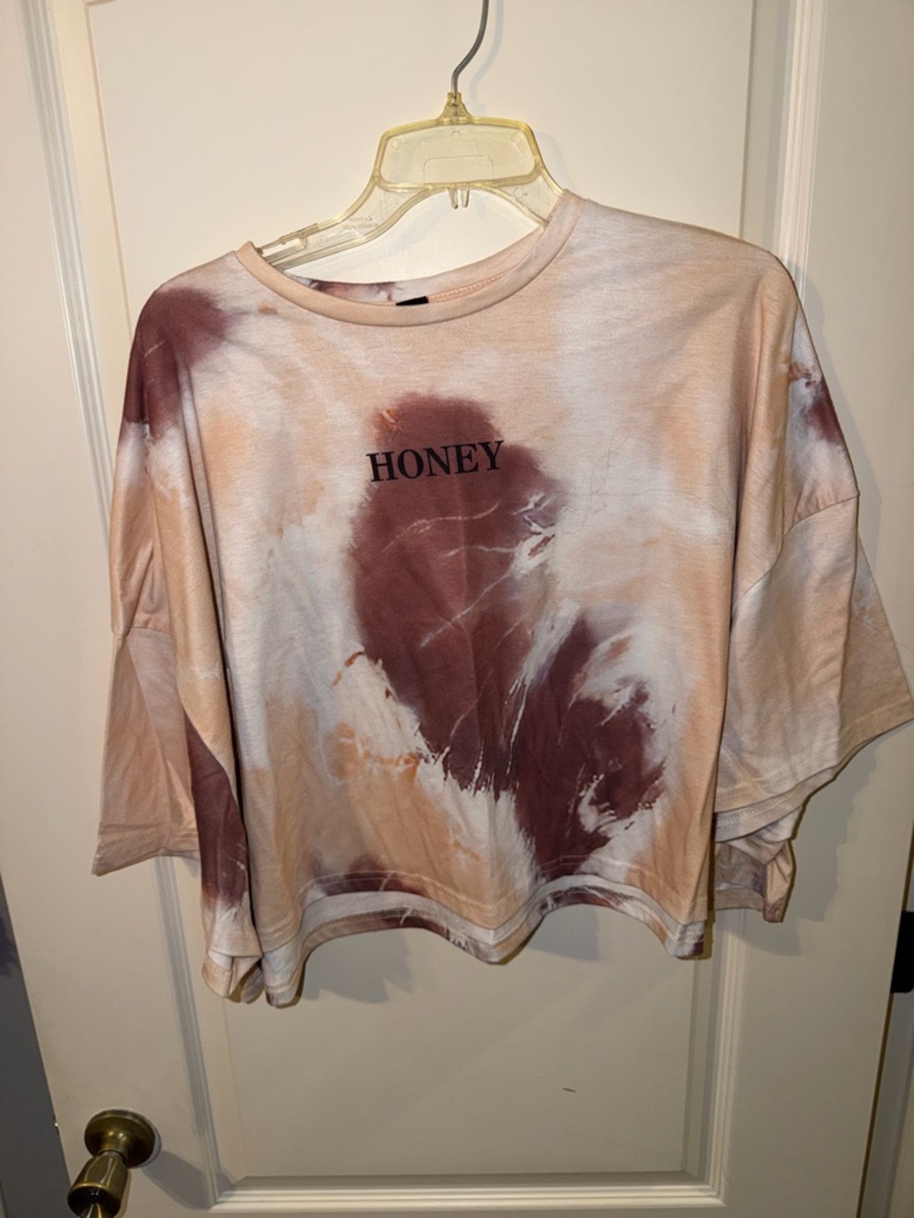 SHEIN Beige and Burgundy Tie-Dye 'HONEY' Cropped Tee